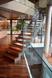 interiérové schody kovové