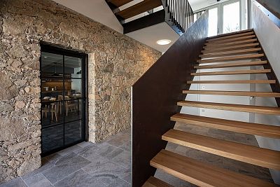 kovové schody interiérové